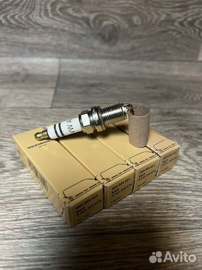 Свечи зажигания VAG, 06H905611