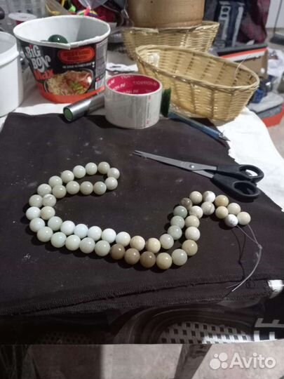 Бусины из медового нефрита 14 мм