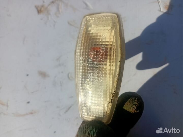 Повторитель поворота левый Kia Sorento 2002–2006