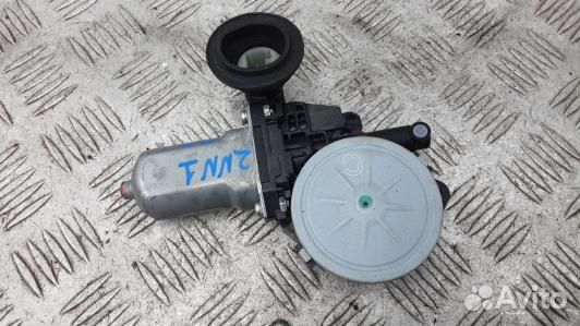 Моторчик стеклоподъемника заднего правого toyota R