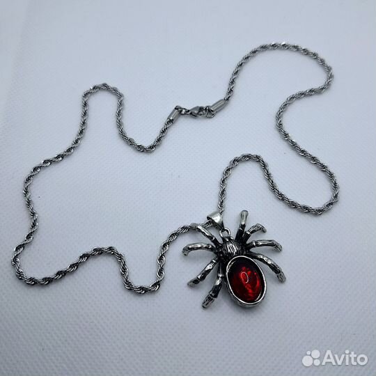 Ожерелье с кулоном 