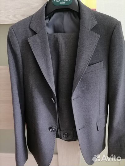 Школьный костюм для мальчика 128 серый