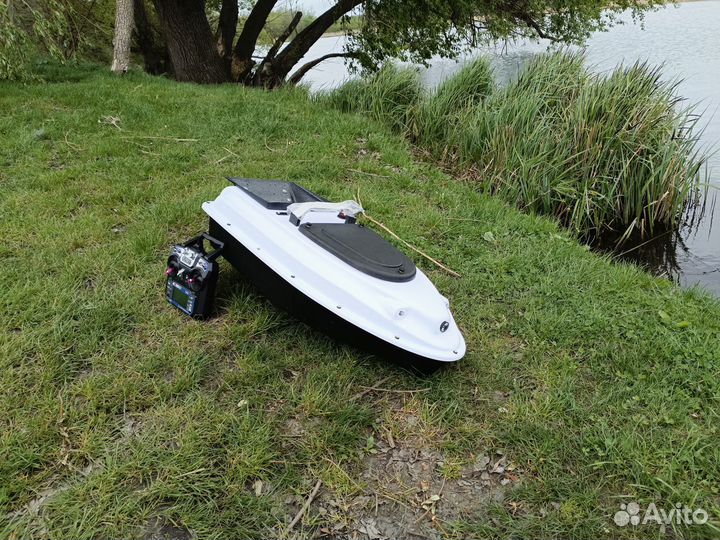 Прикормочный кораблик с gps