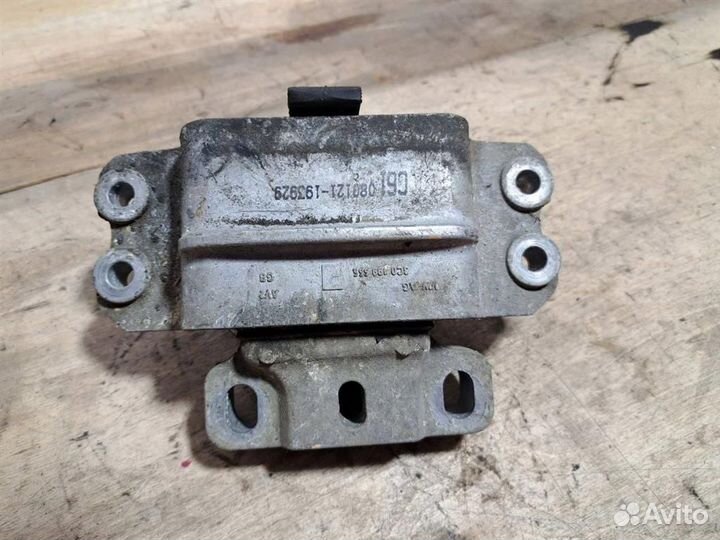 Опора двигателя VW Passat (B6) 2005-2010