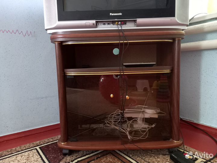 Столик под телевизор