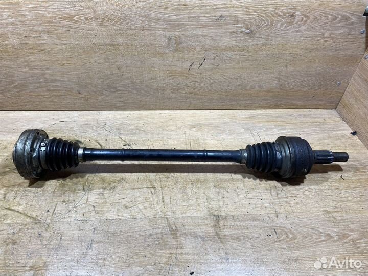 Приводной вал задний правый VW Touareg GP 4,2 P31