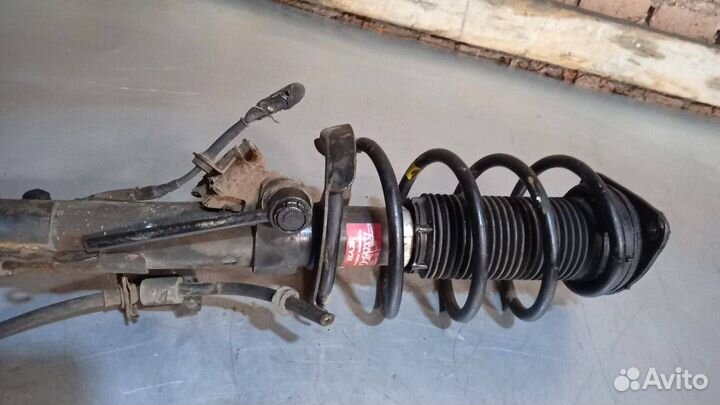 Стойка амортизатора передняя левая Mazda 3 BK 2004