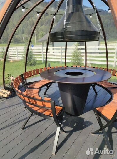Панорамная беседка с гриль столом