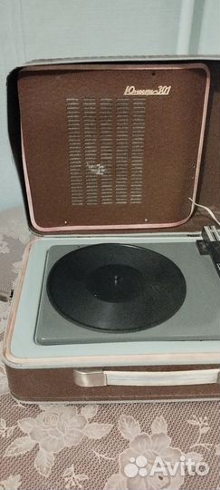 Проигрыватель пластинок юность 301