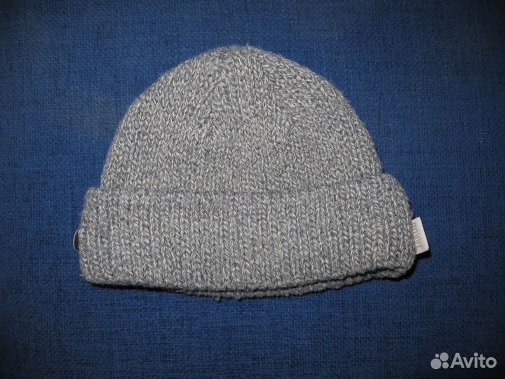 Шерстяная вязаная шапка