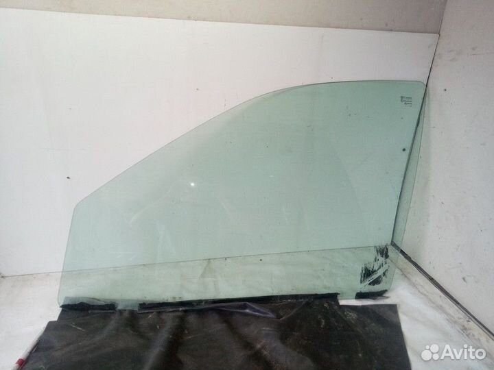 Стекло двери переднее левое Volvo V70