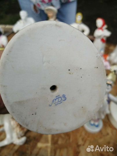 Статуэтка фарфор лыжник