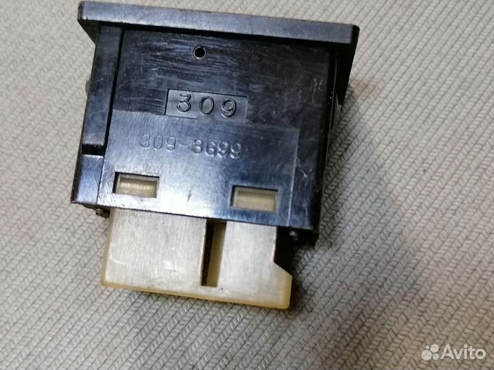 Кнопка обогрева задн.стекла Toyota Lite Ace 1989