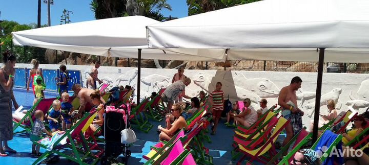 Зонт уличный на центральной опоре. Зонт пляжный