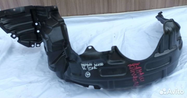 Подкрылок передний