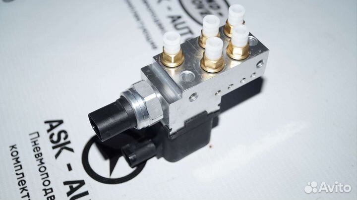 Блок клапанов пневмоподвески Mercedes W211 W219