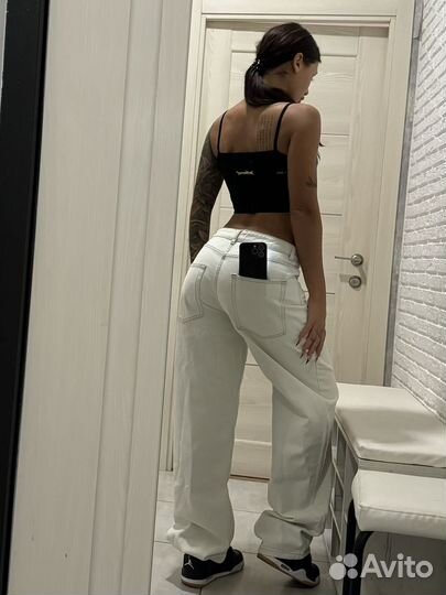 Джинсы белые