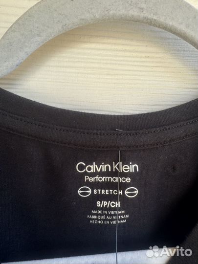 Calvin Klein новая базовая футболка оригинал