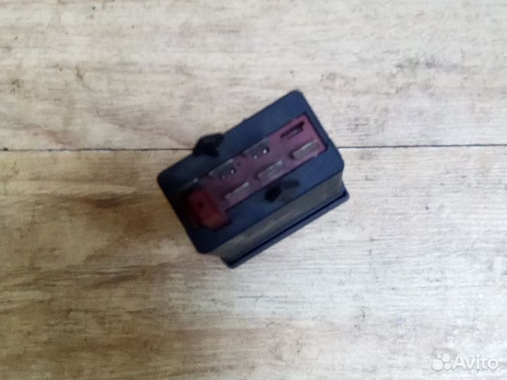 Кнопка обогрева сидений VW Passat 3B0963563G