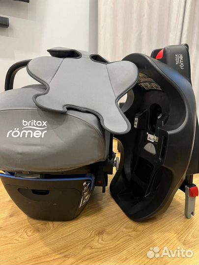 Автокресло 0+ Britax Romer Baby Safe i-size +база