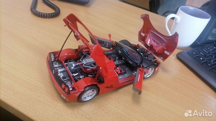 Модель автомобиля Ferrari f50 spider фирмы Burago