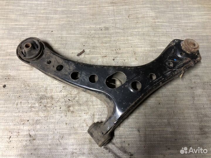 Рычаг передний правый NoaH