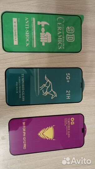 Чехол на iPhone 12 и защитные стекла