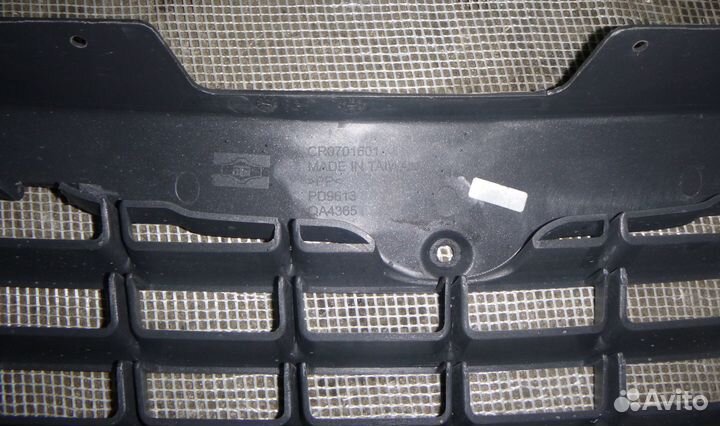 Крайслер Вояджер решетка радиатора