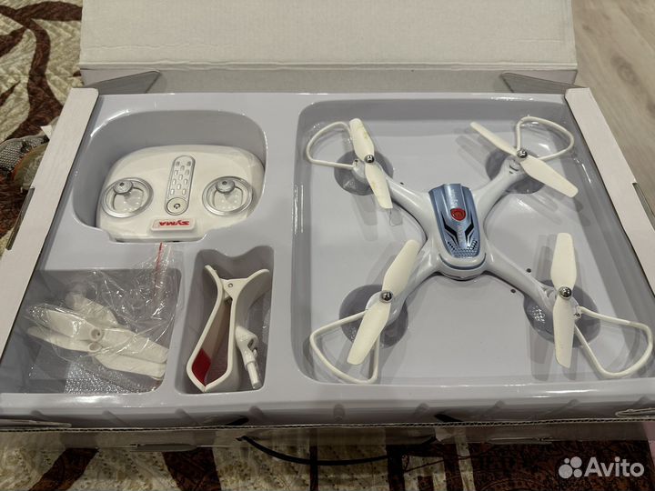 Квадрокоптер с камерой syma X15W