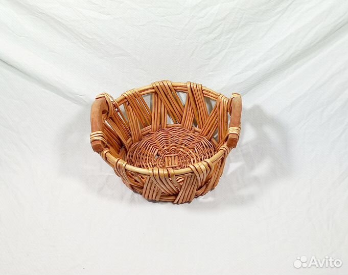 Корзина плетеная для фруктов. Новая