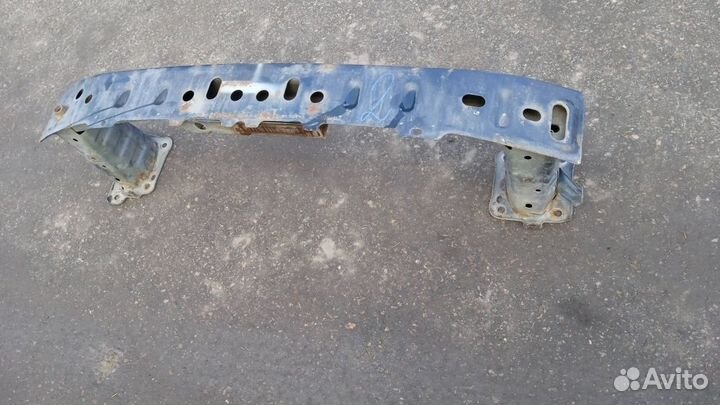 Усилитель переднего бампера Ford Focus