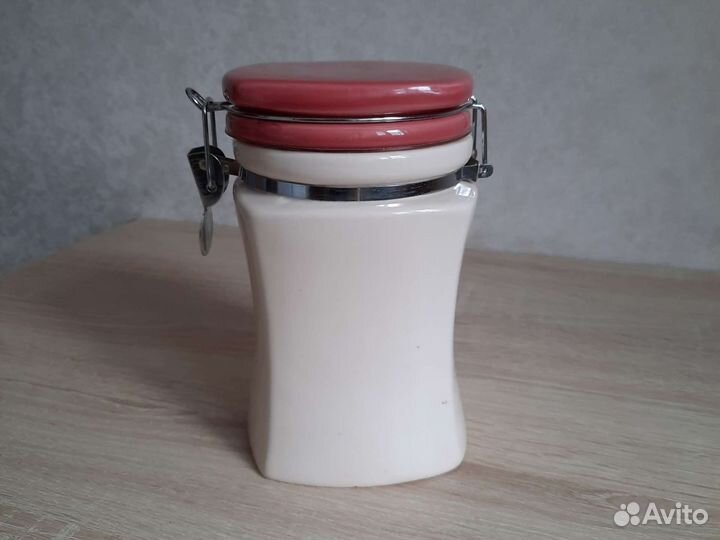 Банка для хранения сыпучих продуктов