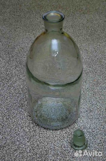 Бутыли со стеклянными притёртыми пробками