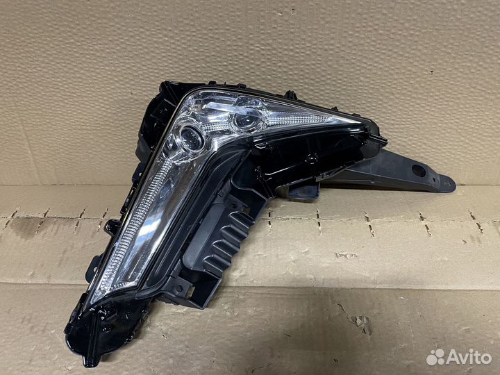 Правая фара Lexus LX 570