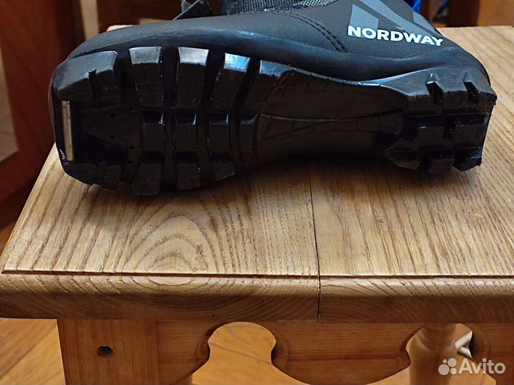 Лыжные ботинки