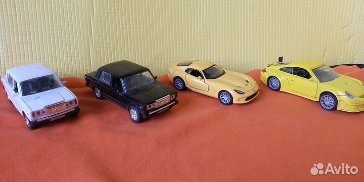 Модель автомобиля 1:36 металлические за шт