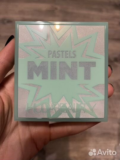 Huda beauty палетка Mint США