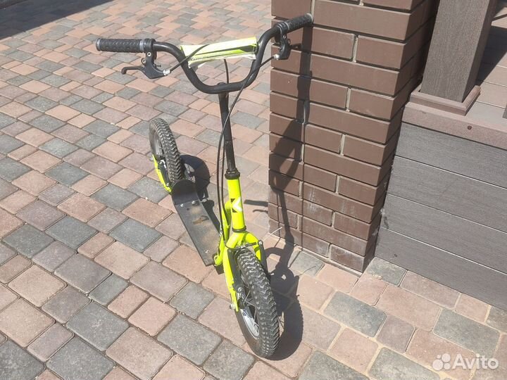 Самокат на больших колесах