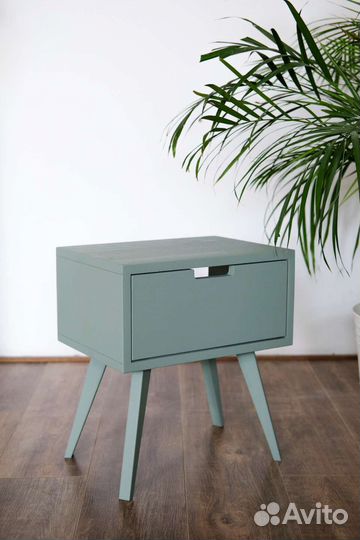 Тумба прикроватная из массива