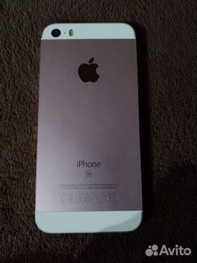 Телефон iPhone SE