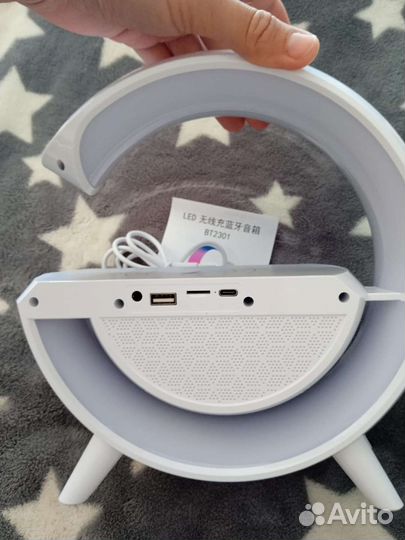 Колонка с беспроводной зарядкой новая