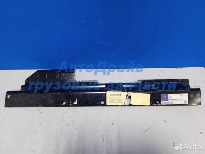 Кронштейн правого инструментального ящика Мерседес