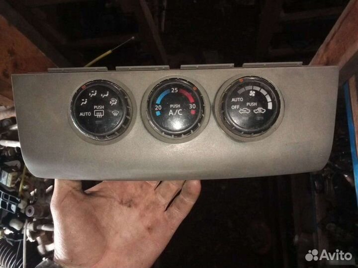 Блок управления отопителем Nissan Tiida C11