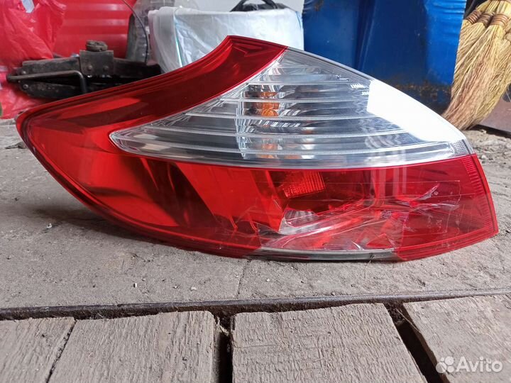 Фонарь задний левый на Рено Меган 3