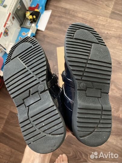 Школьные туфли