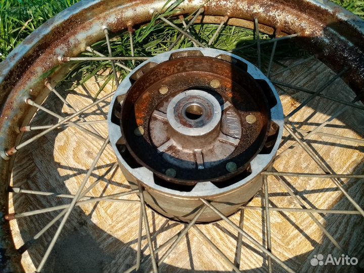 Колесо на мотоцикл восход