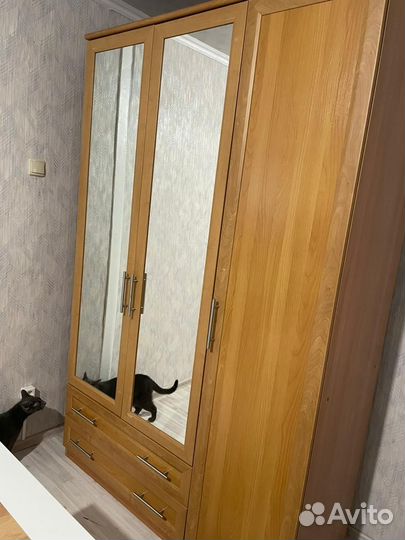 Шкаф