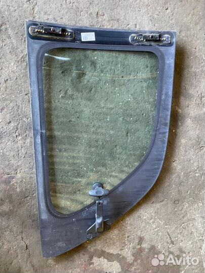 Стекло боковое заднее правое Dodge Caravan