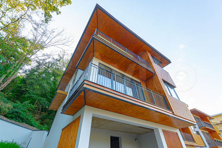 Дом 250 м² на участке 5 сот.