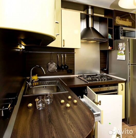 Кухонный гарнитур угловой в потолок